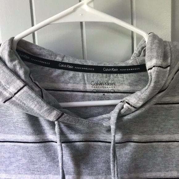 CALVIN KLEIN lightweight short sleeve hoodie! - Picture 2 of 2